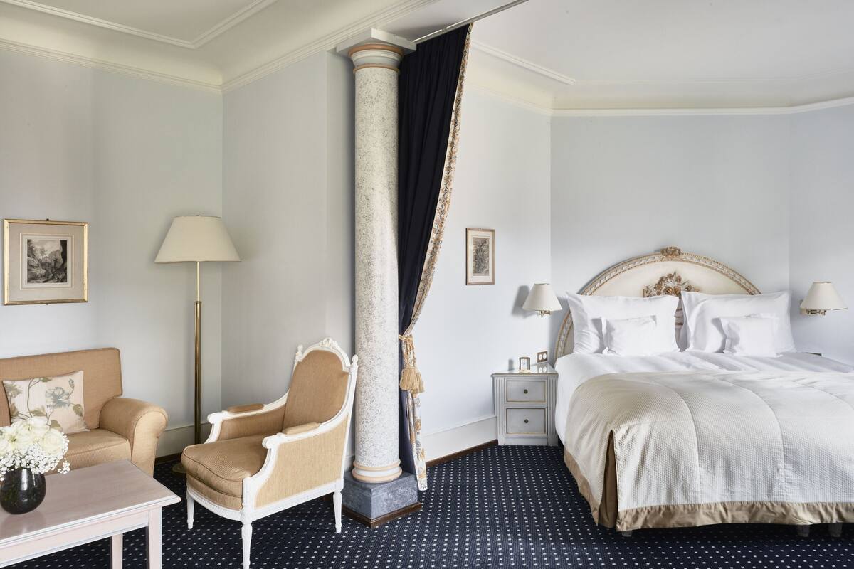 deluxe double room | in-room safe, desk, iron/ironing board, free wifi