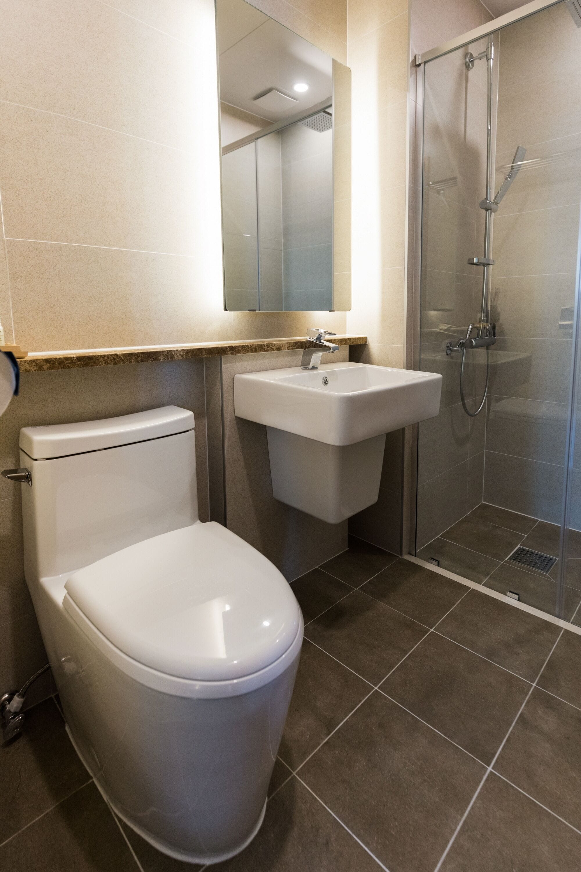 shower, rainfall showerhead, free toiletries, hair dryer