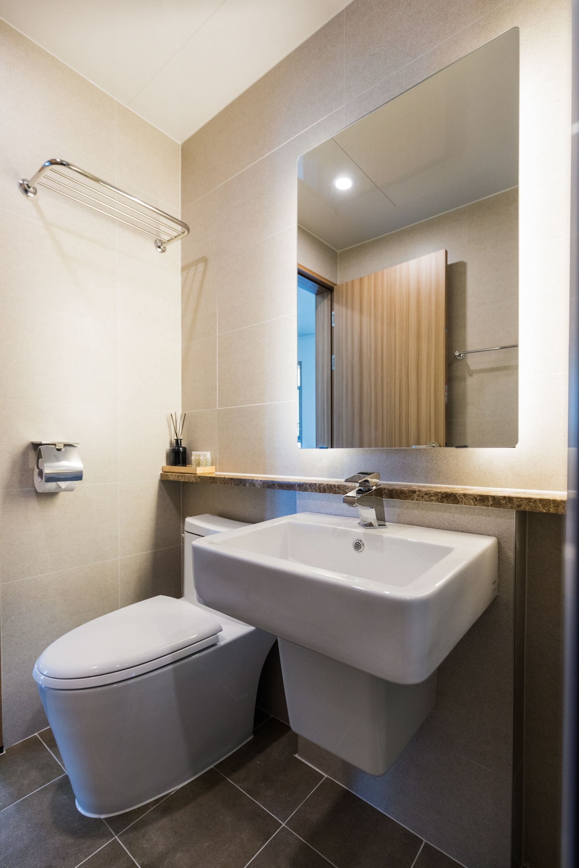 shower, rainfall showerhead, free toiletries, hair dryer