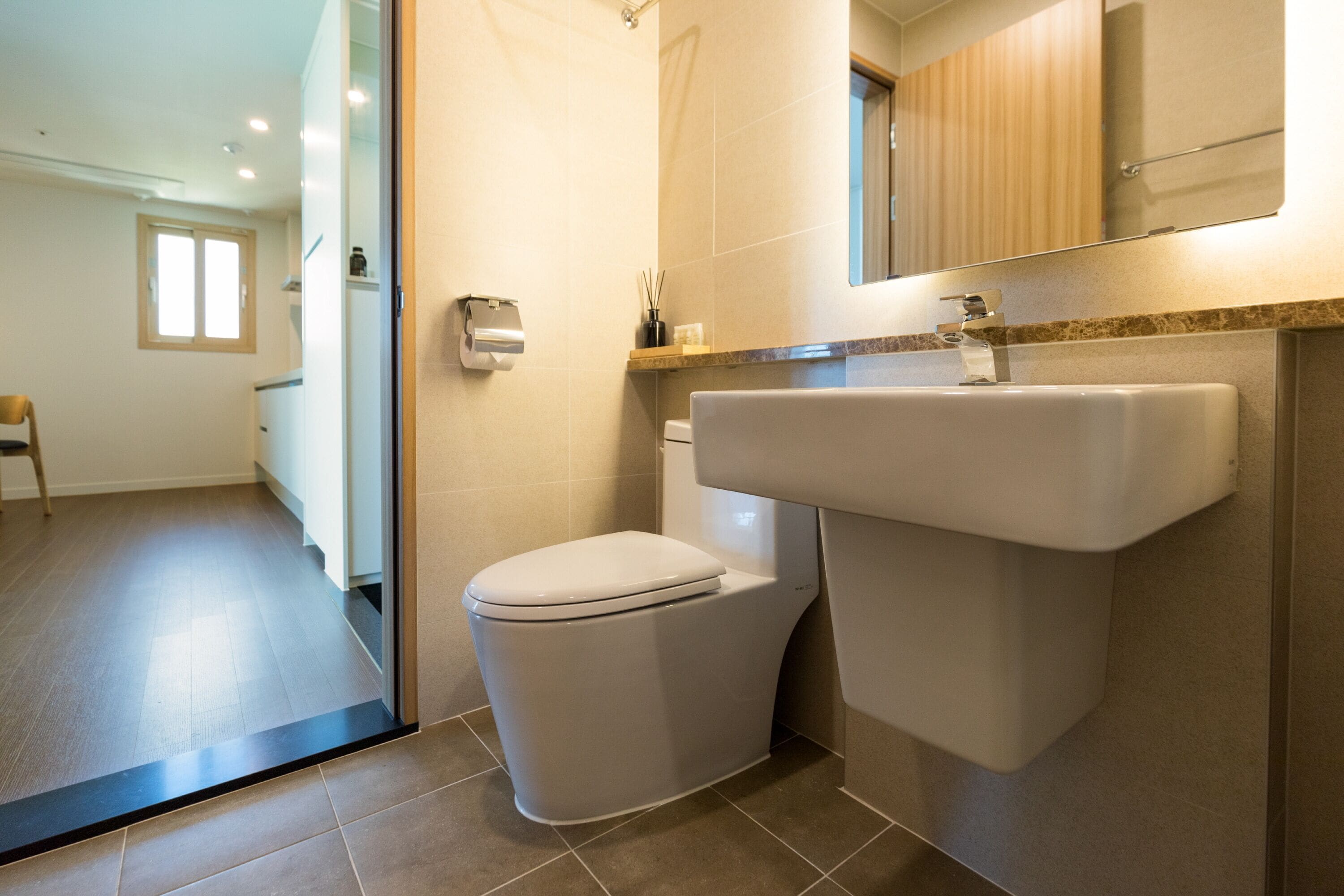 shower, rainfall showerhead, free toiletries, hair dryer