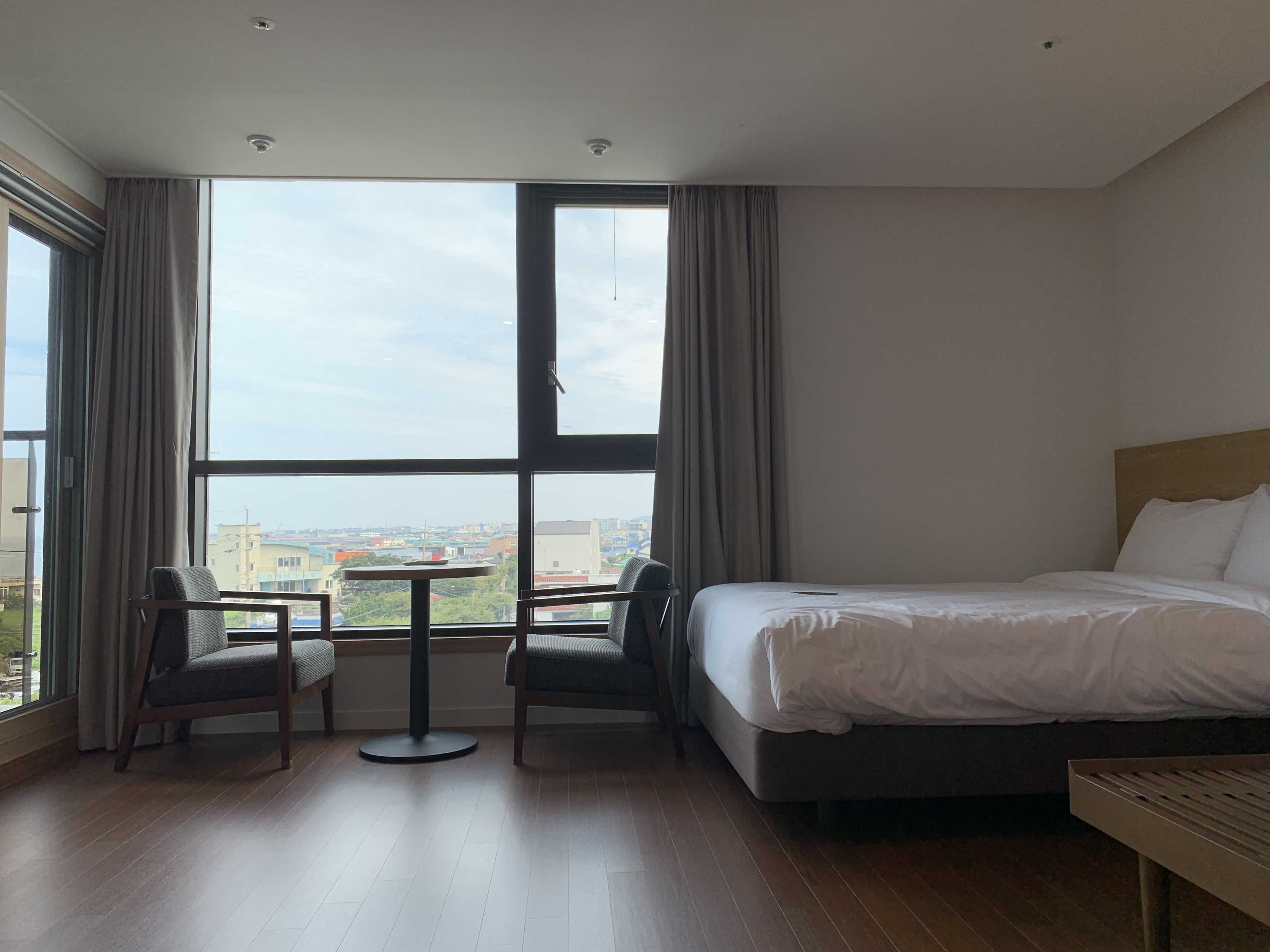 basic double room | desk, blackout curtains, soundproofing, free wifi