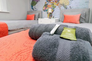 3 Schlafzimmer, Schreibtisch, Bügeleisen/Bügelbrett, WLAN