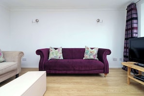 TV, DVD player, offices - Home From Home: Gloucester by STAE-Homes (Gloucester)