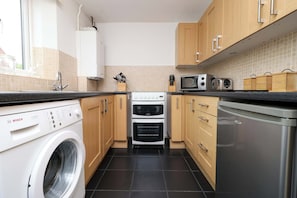 Coffee/tea maker, fridge, microwave, oven