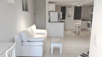 Apartemen Comfort | Area keluarga | Smart TV 32-inci dengan saluran TV kabel dan TV