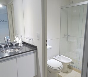 Comfort Apartment | Bathroom | Shower, rainfall showerhead, towels, soap - Bienestar - Temporarios del Palacio (Córdoba)