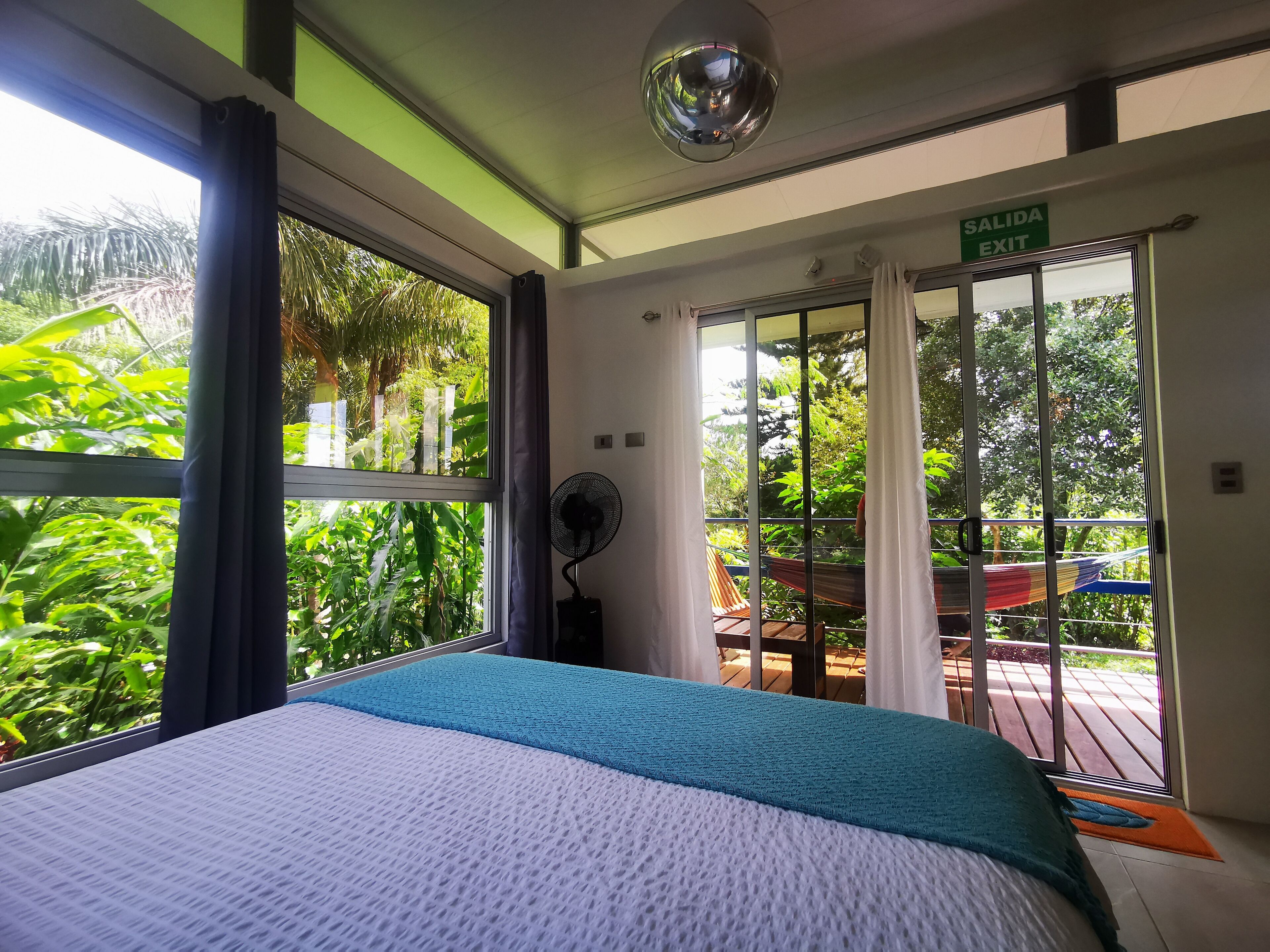 スタンダード スタジオスイート 簡易キッチン ガーデンビュー | 低刺激性寝具、羽毛の掛け布団、客室ごとに異なる装飾、客室ごとに異なるインテリア