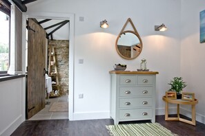 Interior - The Barn in Lanhydrock, Bodmin -  a cottage that sleeps 6 guests  in 3 bedrooms (Llanhydrock)