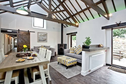 The Barn in Lanhydrock, Bodmin -  a cottage that sleeps 6 guests  in 3 bedrooms