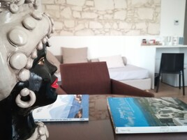 Deluxe Suite | 1 bedroom, minibar, individually decorated, individually furnished