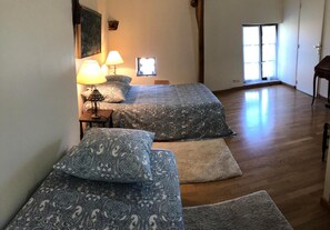 Individually decorated, individually furnished, soundproofing, free WiFi - La Lézardière (Épeigné-les-Bois)