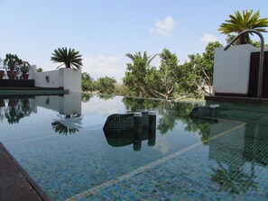Seasonal outdoor pool, pool umbrellas, sun loungers - Cortijo Media Legua (Vera)