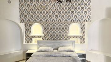 1 bedroom, Egyptian cotton sheets, premium bedding, down duvets