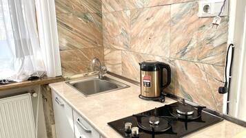 Appartement Supérieur | Cuisine privée | Grand réfrigérateur, micro-ondes, plaque de cuisson