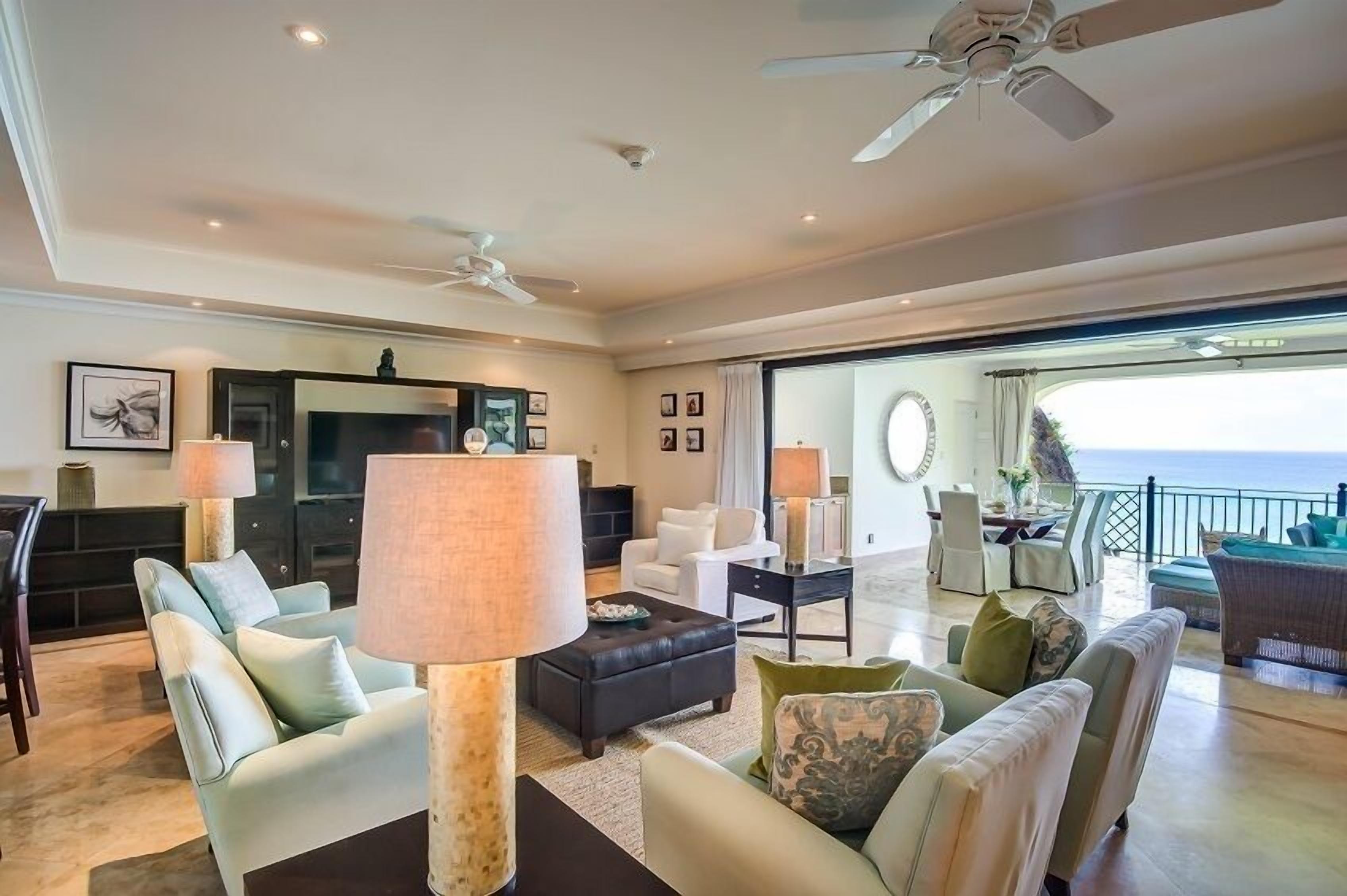 Televisión y reproductor de DVD 