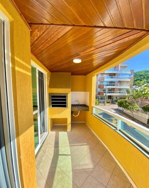 Traditional Apartment, 1 Bedroom, Patio, City View | Balcony - Bombinhas Praia Apart Hotel - Unidade Bem Te Vi (Bombinhas)