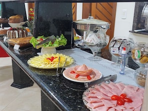 Desayuno buffet incluido todos los días 