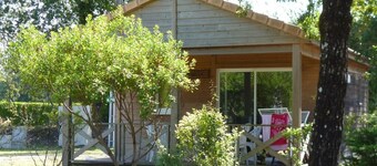 Quiet chalet for 4 people, swimming pool, in the heart of the Landes forest