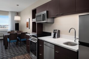 Fridge, microwave, oven, stovetop - TownePlace Suites by Marriott Twin Falls (Twin Falls)