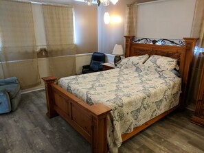 3 Schlafzimmer, Betten mit Memory-Foam-Matratzen, Zimmersafe