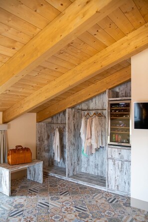 豪華雙人或雙床房 | 高級寢具、迷你吧、客房內保險箱、書桌