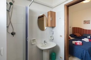 Deluxe Apartment, 1 Bedroom | Bathroom | Shower, rainfall showerhead, free toiletries, hair dryer - Bella Vista b&b (Erice)