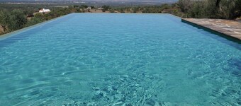 Olive Tree Cottage set in the Quinta de Evoramonte