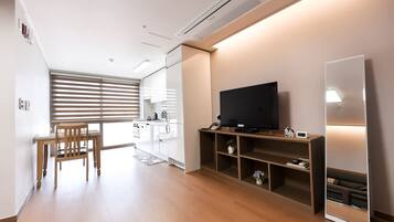 Premium Apartment | 1 bedroom, premium bedding, desk, laptop workspace