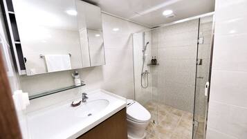 Shower, free toiletries, hair dryer, bathrobes