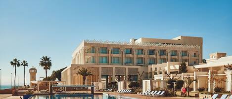 Piscine couverte, piscine extérieure, cabanons gratuits