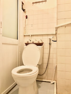 Hårtørrer, håndklæder, Shampoo, Toiletpapir
