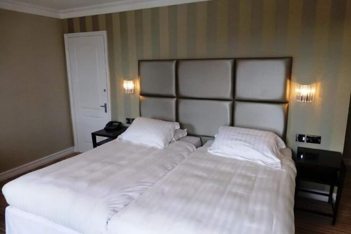 Cribs/infant beds