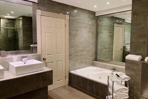 Cribs/infant beds - Great National Cliff Hotel (GREAT YARMOUTH)