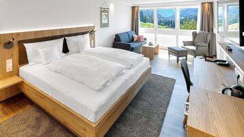 Panoramic-Suite (Eichhornkobel) | Hochwertige Bettwaren, Minibar, Zimmersafe, Schreibtisch