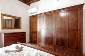 2 bedrooms, iron/ironing board, travel crib, free WiFi