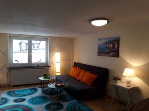 Apartment, 4 Schlafzimmer | Wohnzimmer | Flachbildfernseher