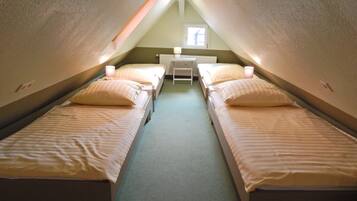 Apartment, 4 Bedrooms | Desk, iron/ironing board, cots/infant beds, free WiFi