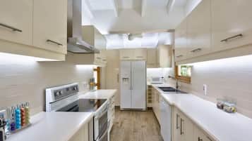 Dishwasher, cookware/dishes/utensils