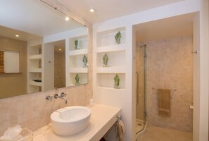 Bathroom - Villa Thespina on the Beach (Holetown)