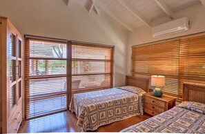 Iron/ironing board, bed sheets
