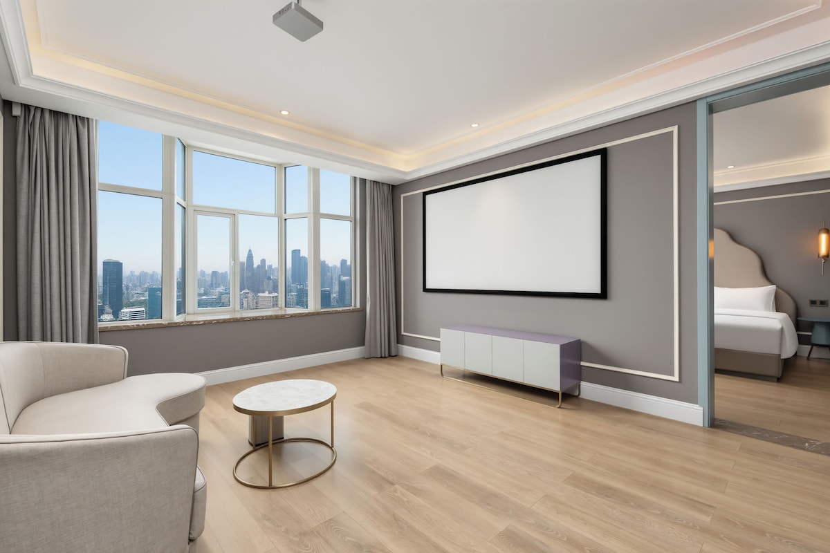Deluxe Suite, 1 King Bed | Minibar, WiFi (free)