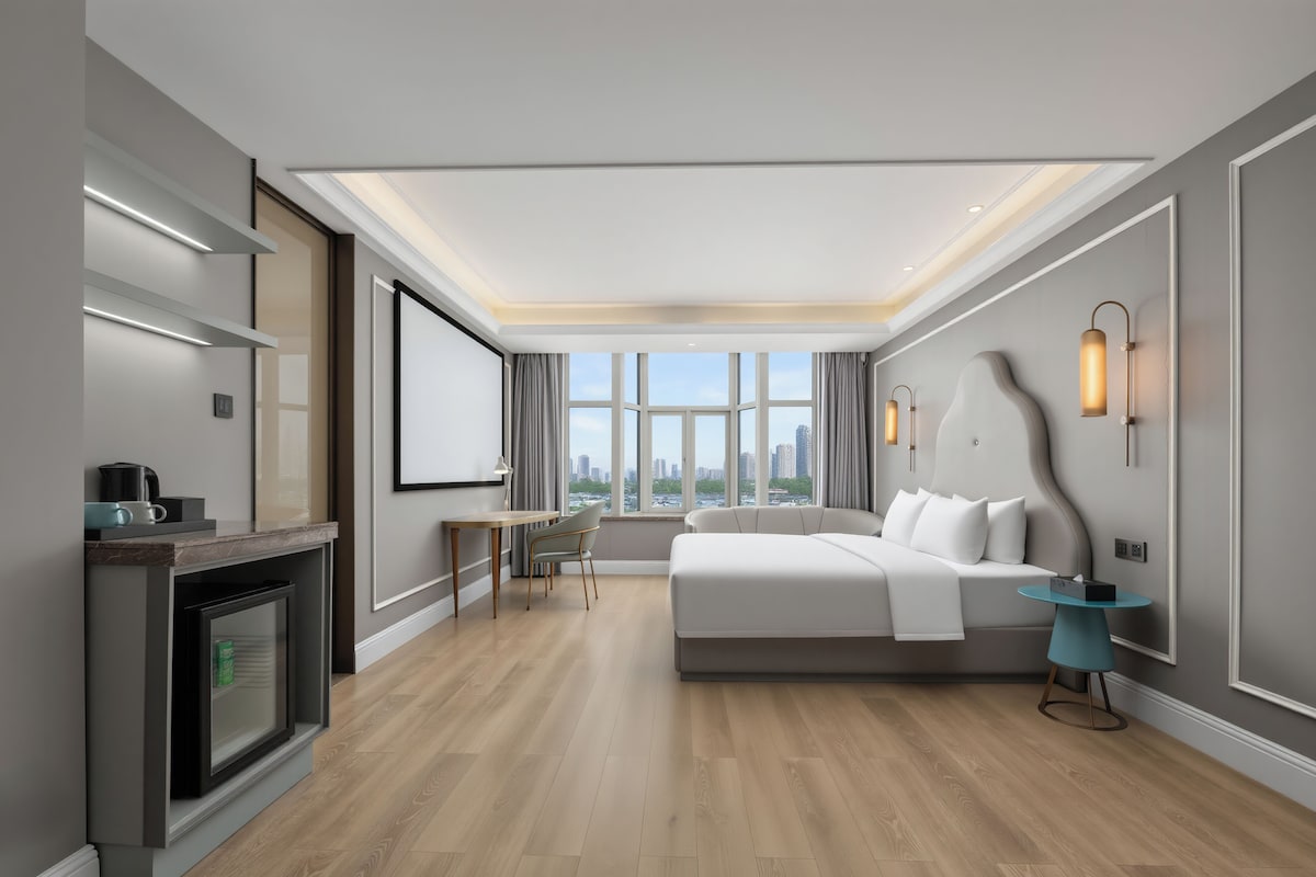 Privilege, Room, 1 King Bed | Minibar, WiFi (free)