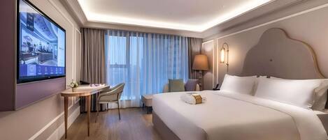 Standard Room, 1 King Bed | Minibar, free WiFi