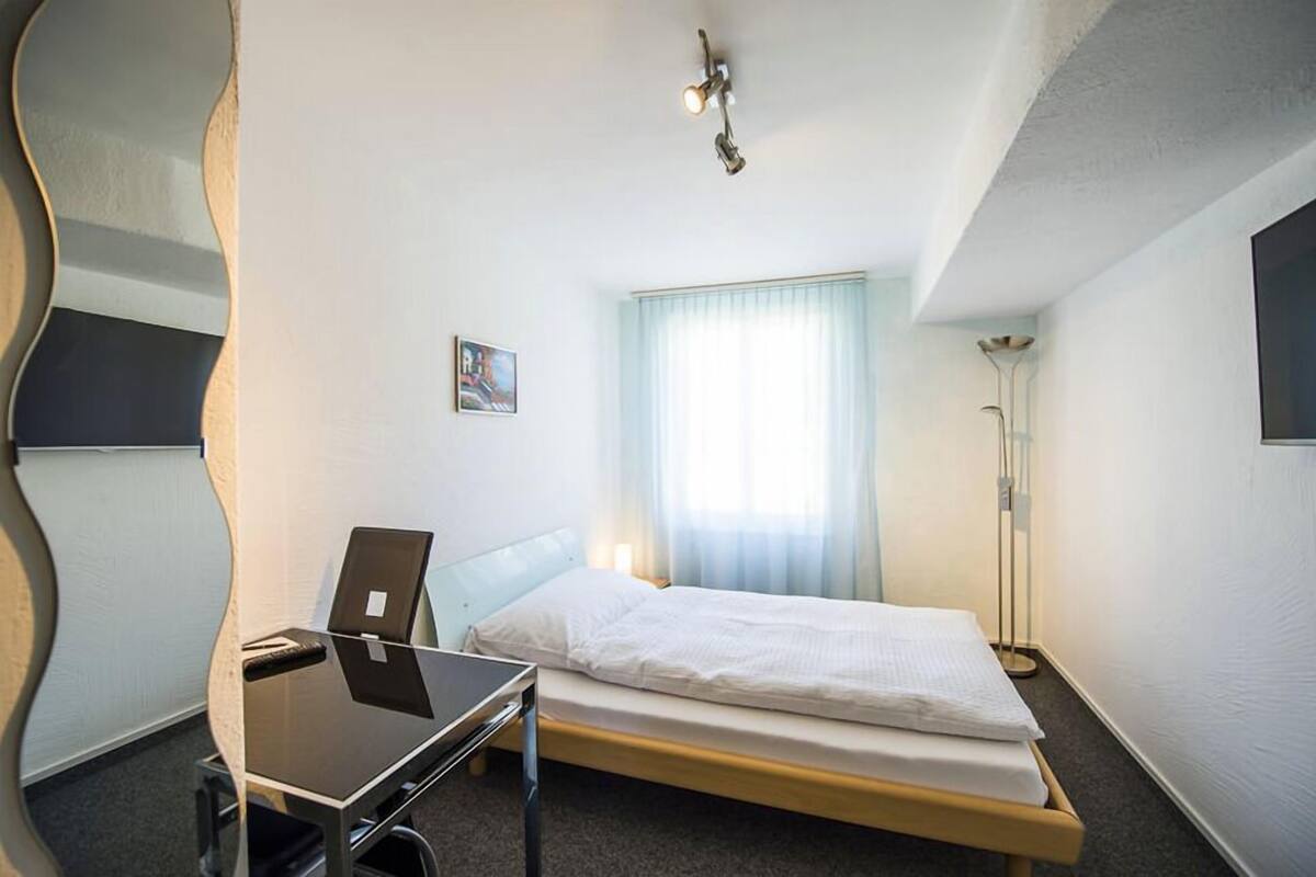 Free cots/infant beds, free WiFi, bed sheets