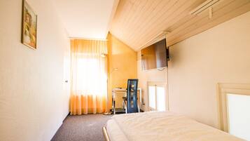 Chambre Simple | Lits bébé (gratuits), Wi-Fi gratuit, draps fournis