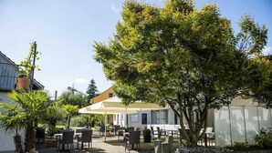 Outdoor dining - Hotel Restaurant zum Sternen (Elsau)