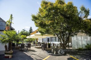 Outdoor dining - Hotel Restaurant zum Sternen (Elsau)