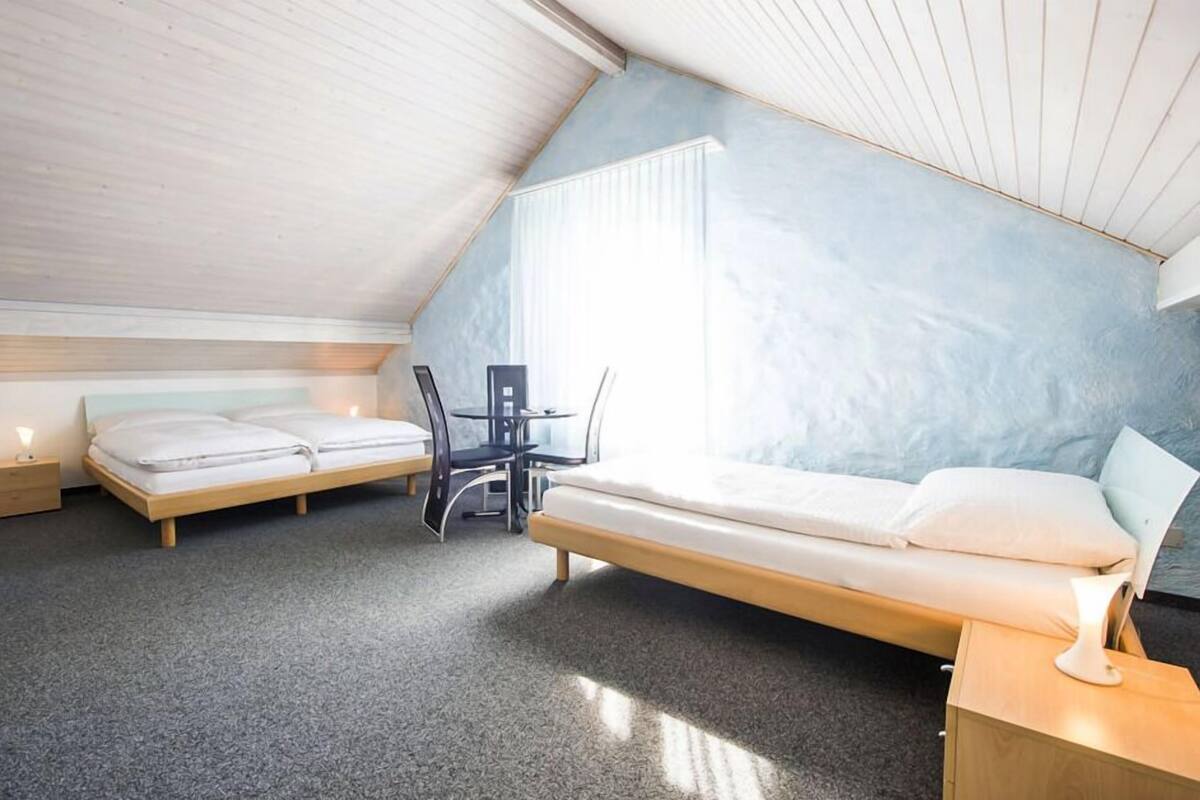 Triple Room | Cribs (free), WiFi (free), bed sheets