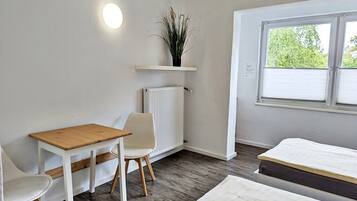 Apartment, 2 Bedrooms, Non Smoking (Obergeschoss) | Iron/ironing board, cots/infant beds, free WiFi