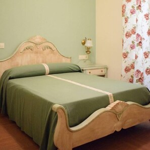 Cots/infant beds, bed sheets, wheelchair access